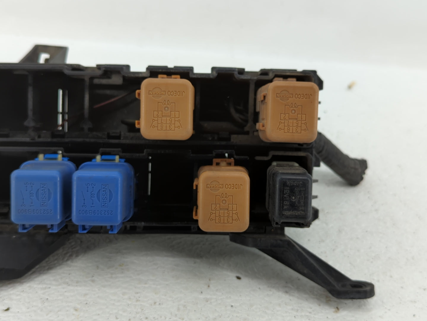 2000-2001 Nissan Altima Fusebox Fuse Box Panel Relay Module P/N:7124-6529 Fits Fits 2000 2001 OEM Used Auto Parts - Oemuseda