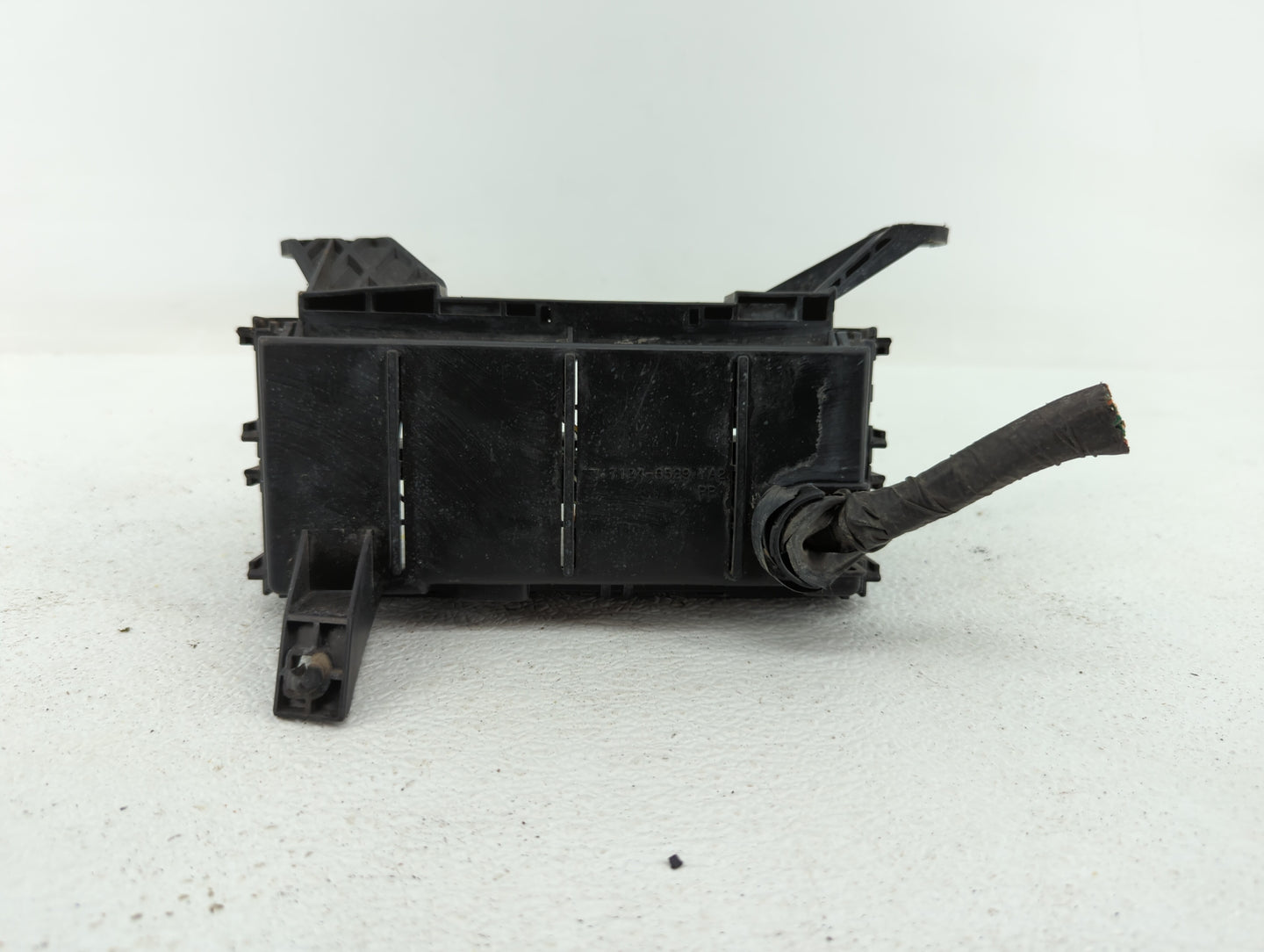 2000-2001 Nissan Altima Fusebox Fuse Box Panel Relay Module P/N:7124-6529 Fits Fits 2000 2001 OEM Used Auto Parts - Oemuseda