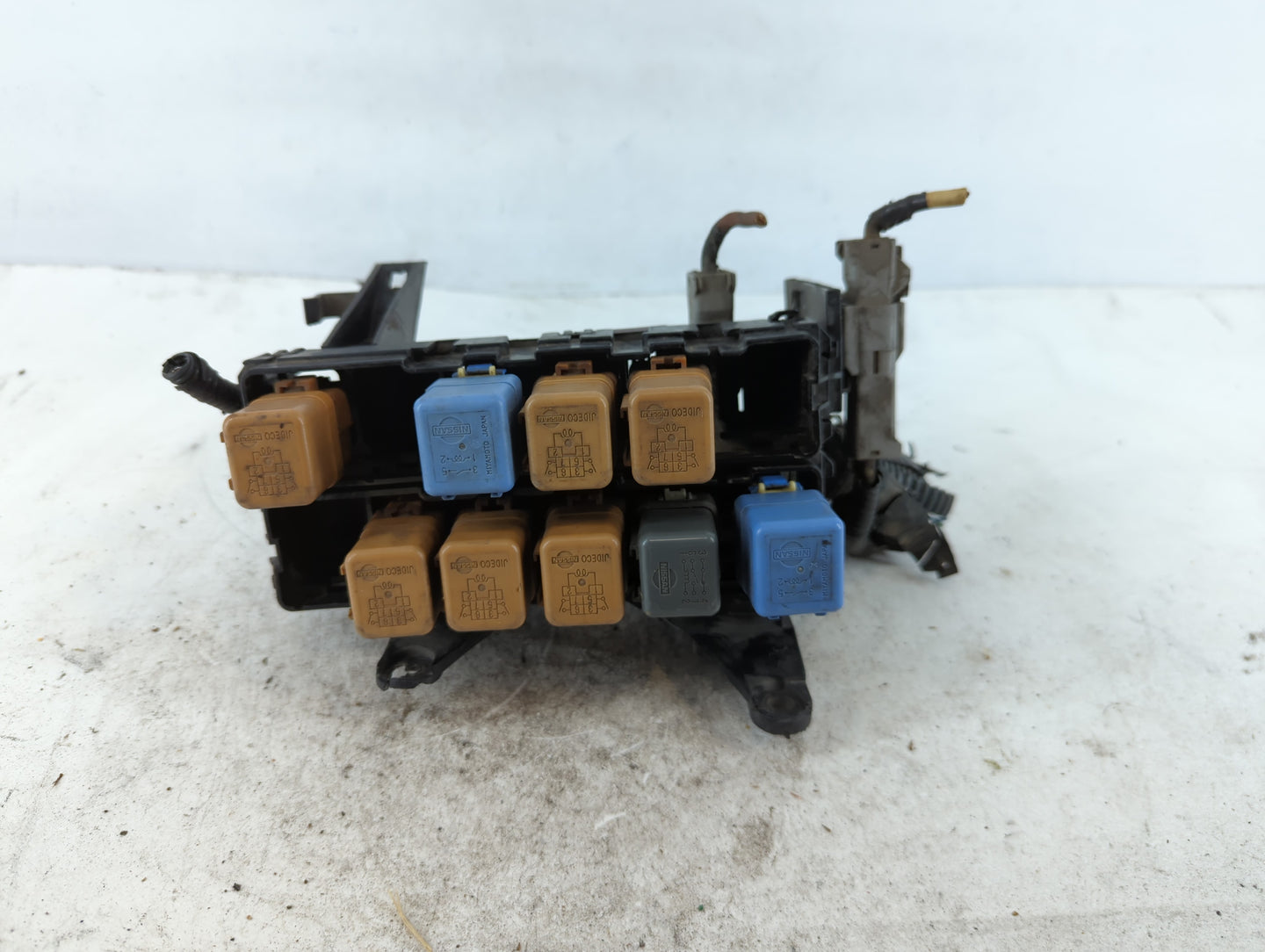 2000-2001 Nissan Altima Fusebox Fuse Box Panel Relay Module P/N:7124-6529 Fits Fits 2000 2001 OEM Used Auto Parts - Oemuseda