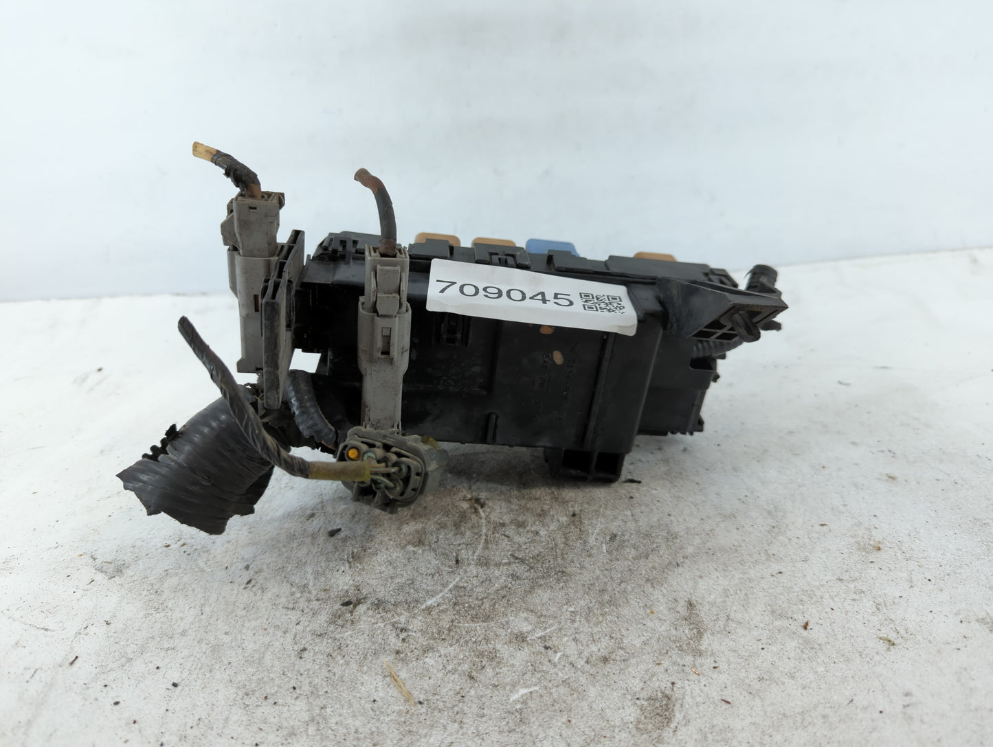 2000-2001 Nissan Altima Fusebox Fuse Box Panel Relay Module P/N:7124-6529 Fits Fits 2000 2001 OEM Used Auto Parts - Oemuseda