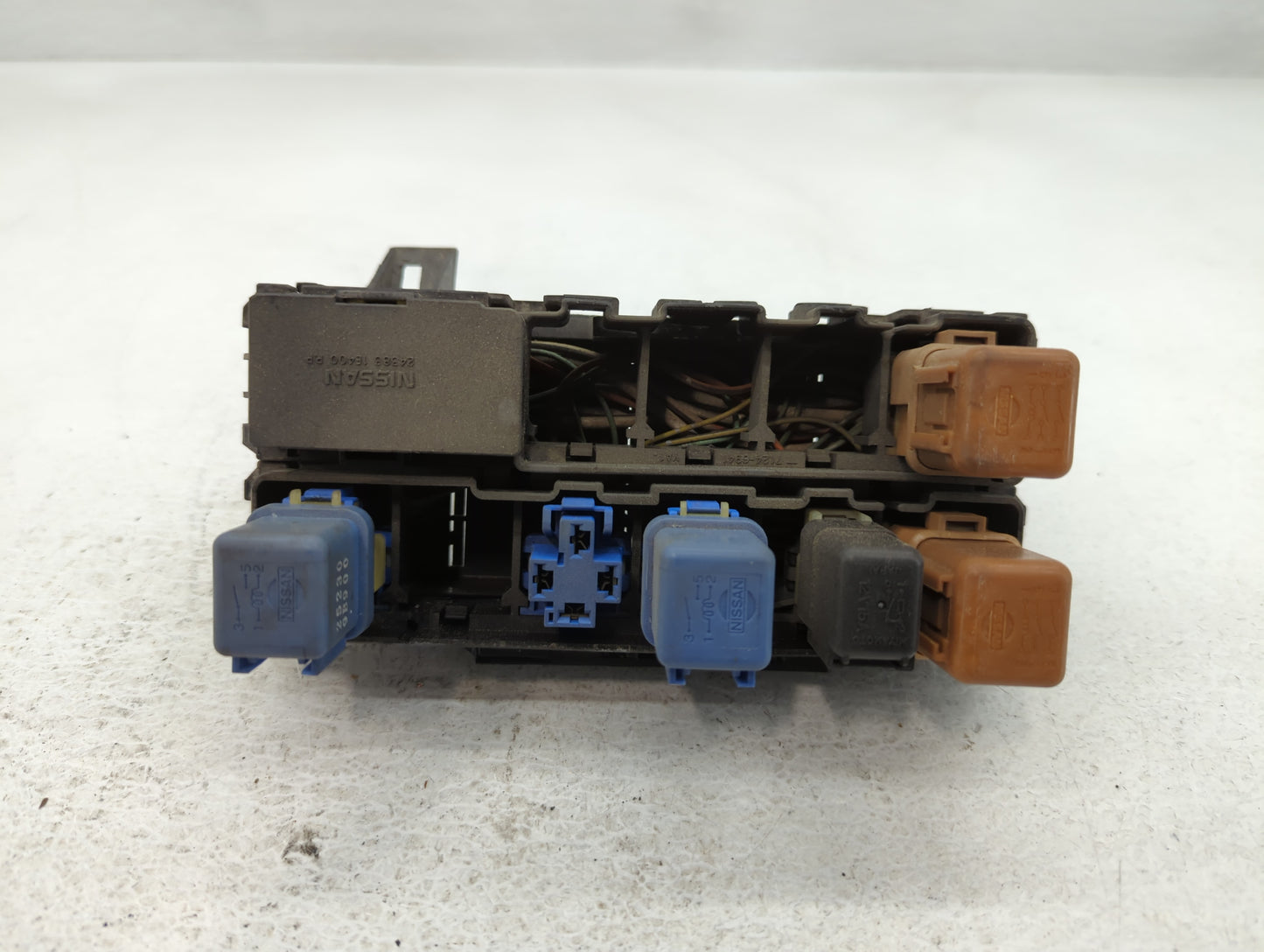 1998 Nissan Altima Fusebox Fuse Box Panel Relay Module P/N:7124-6529 Fits OEM Used Auto Parts - Oemusedautoparts1.com