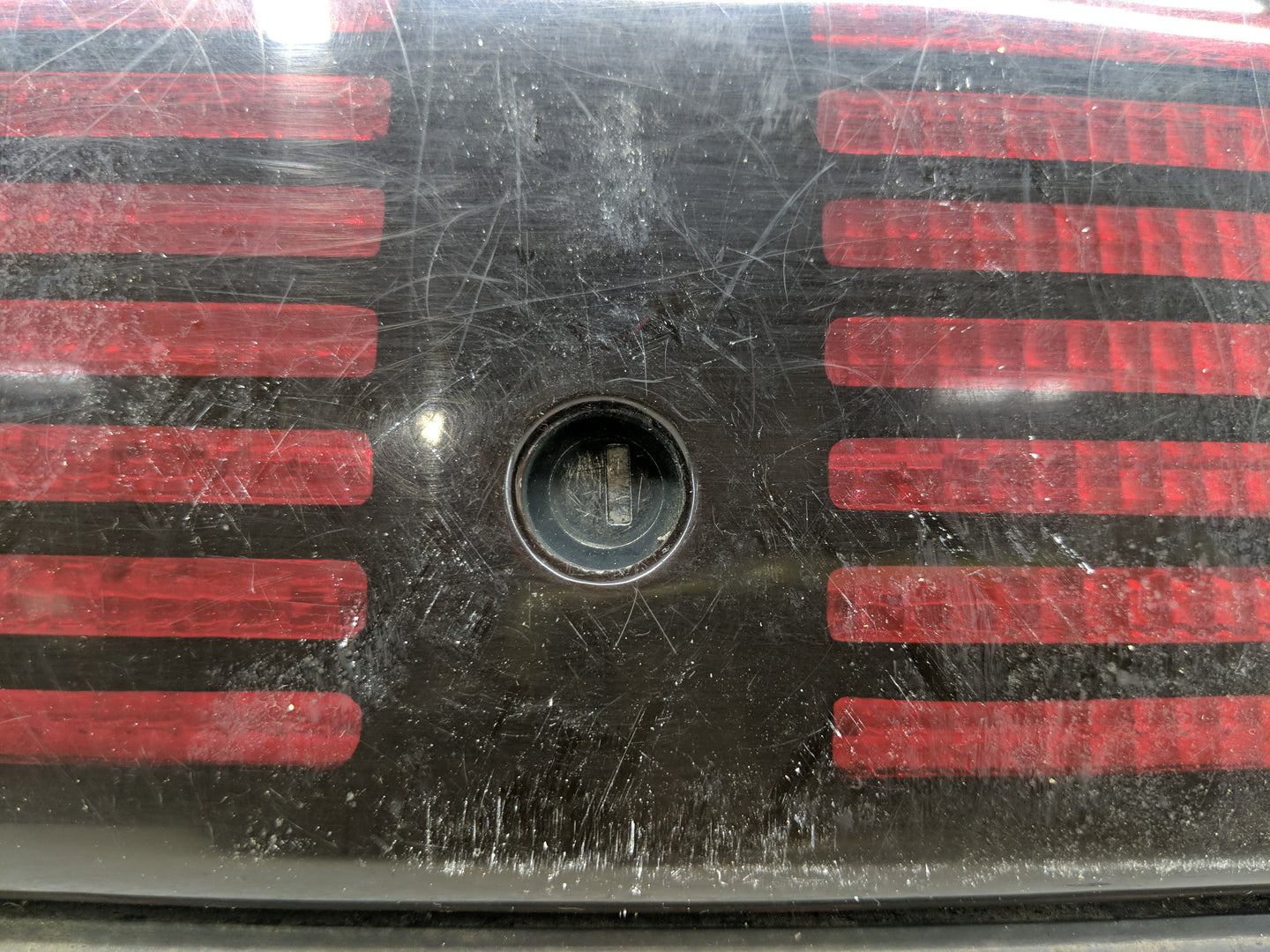 1997-1999 Oldsmobile Aurora Tail Light Assembly Driver Left OEM P/N:16519458 Fits Fits 1997 1998 1999 OEM Used Auto Parts - 