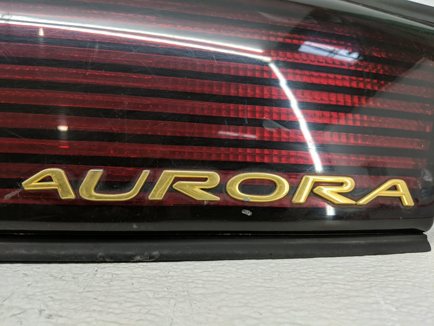 1997-1999 Oldsmobile Aurora Tail Light Assembly Driver Left OEM P/N:16519458 Fits Fits 1997 1998 1999 OEM Used Auto Parts - 