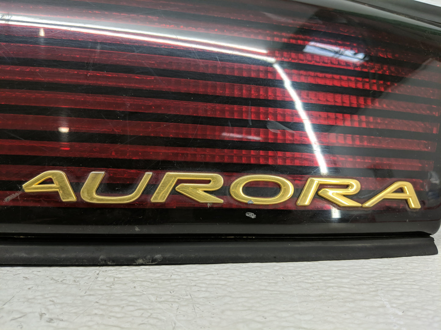 1997-1999 Oldsmobile Aurora Tail Light Assembly Driver Left OEM P/N:16519458 Fits Fits 1997 1998 1999 OEM Used Auto Parts - 