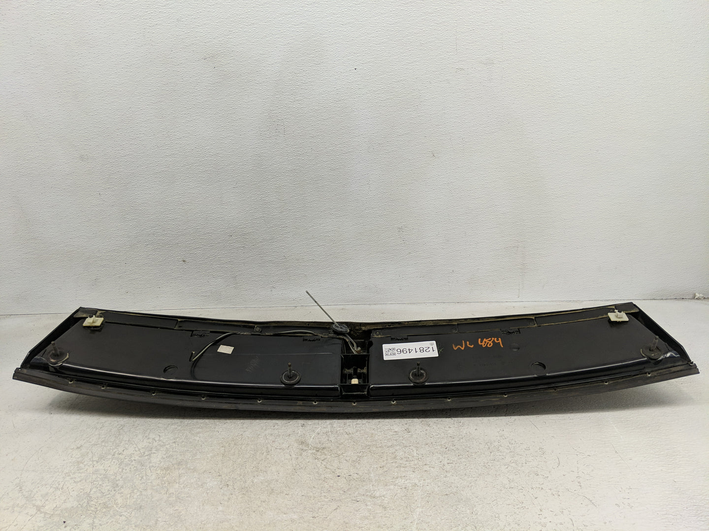 1997-1999 Oldsmobile Aurora Tail Light Assembly Driver Left OEM P/N:16519458 Fits Fits 1997 1998 1999 OEM Used Auto Parts - 