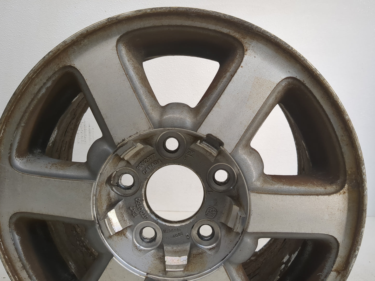 1998-2001 Oldsmobile Bravada Oem Wheel Rim 1220906 - Oemusedautoparts1.com