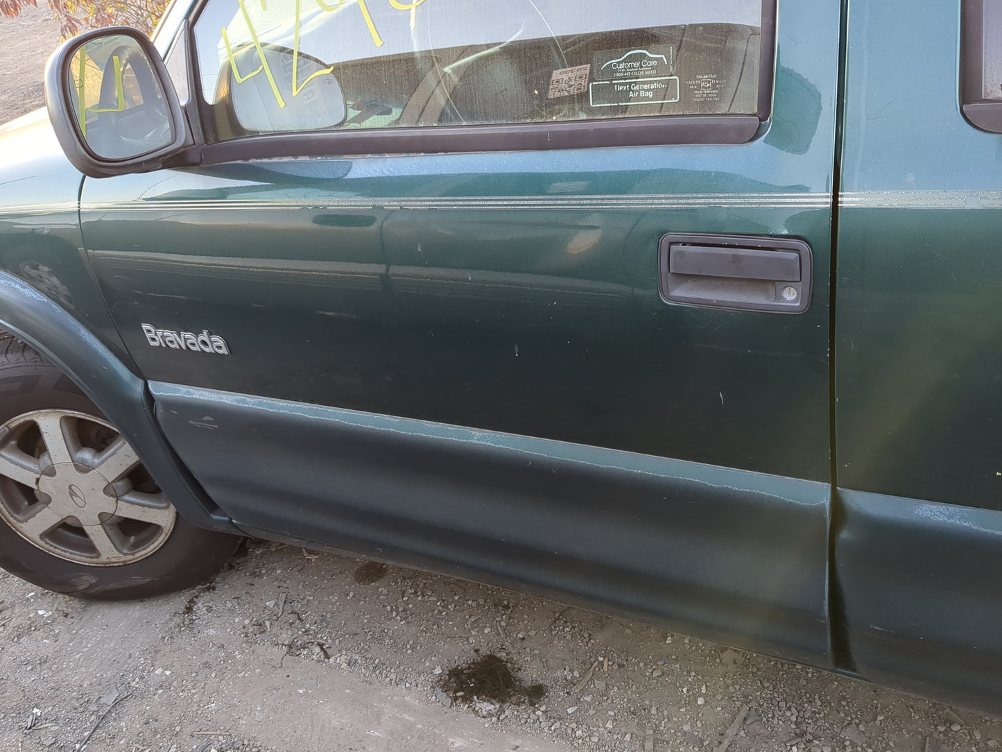 1998-2001 Oldsmobile Bravada Driver Front Door Oem 1221199 - Oemusedautoparts1.com