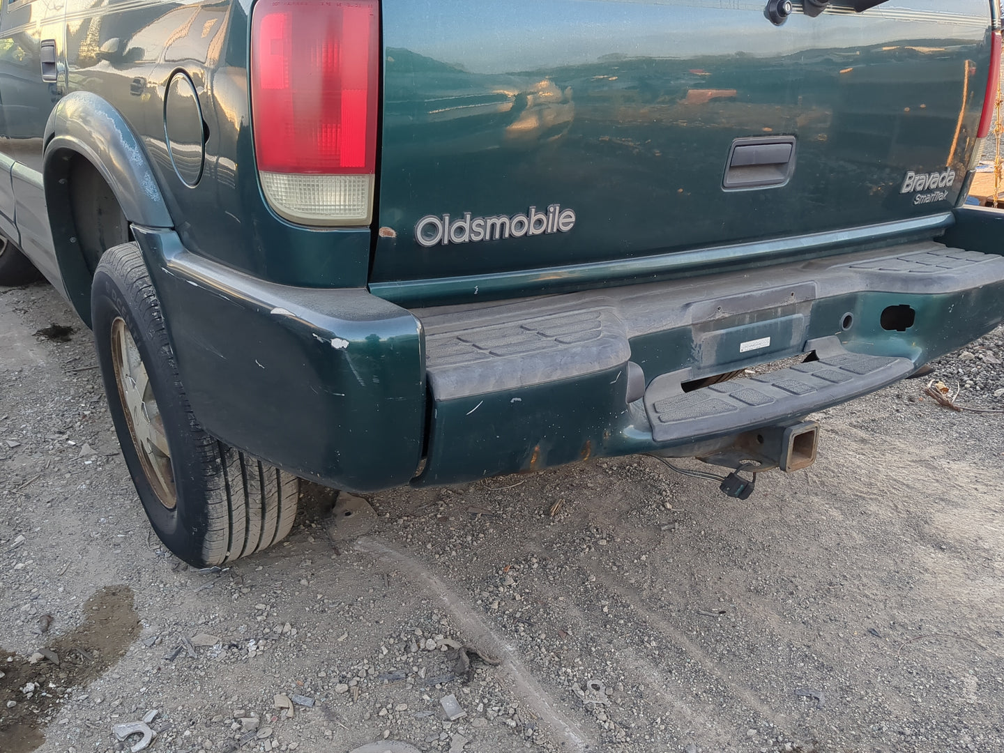 1998-2001 Oldsmobile Bravada Rear Bumper Assembly Oem 1221242 - Oemusedautoparts1.com