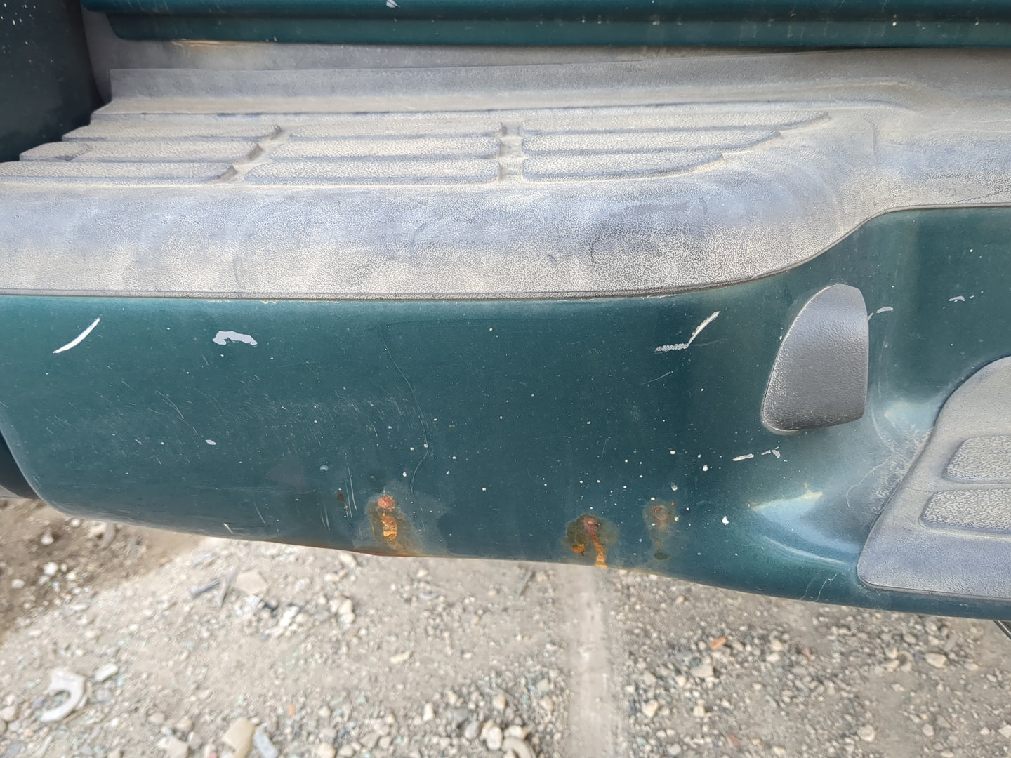 1998-2001 Oldsmobile Bravada Rear Bumper Assembly Oem 1221242 - Oemusedautoparts1.com