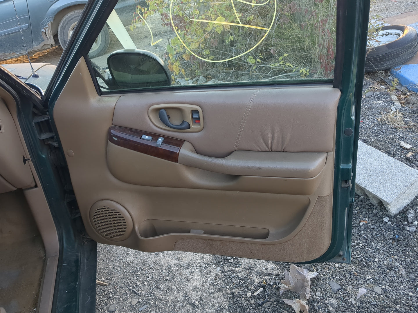 1998 Oldsmobile Bravada Front Right Passenger Interior Door Panel Trim - Oemusedautoparts1.com