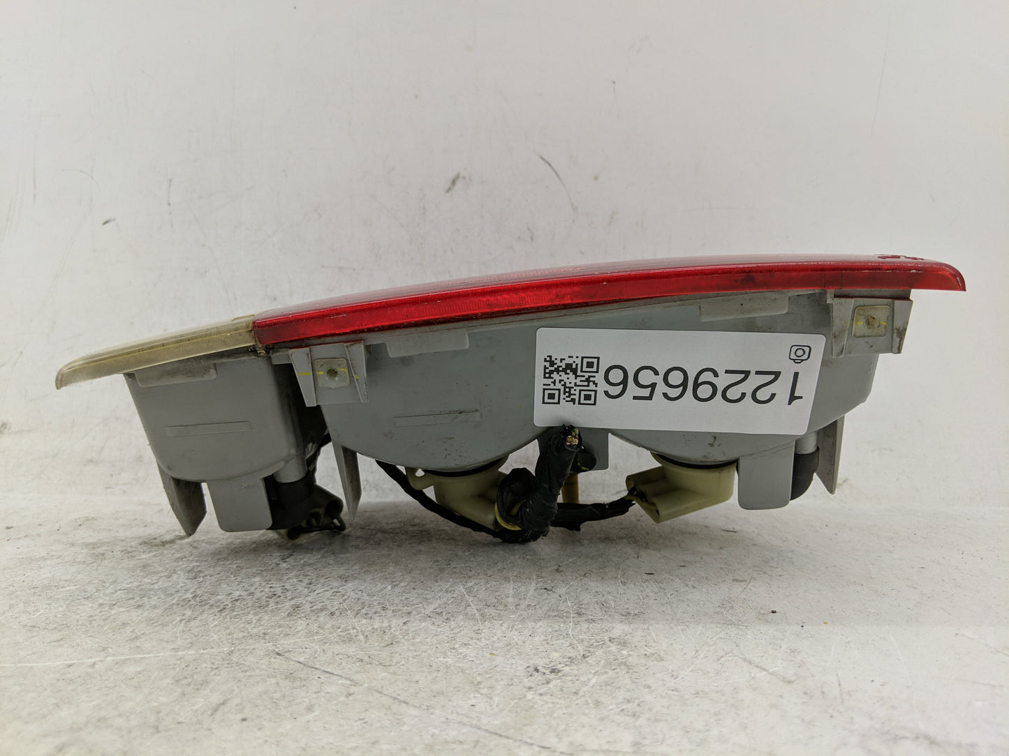 1996-2001 Oldsmobile Bravada Tail Light Assembly Driver Left OEM Fits Fits 1995 1996 1997 1998 1999 2000 2001 2002 2003 2004