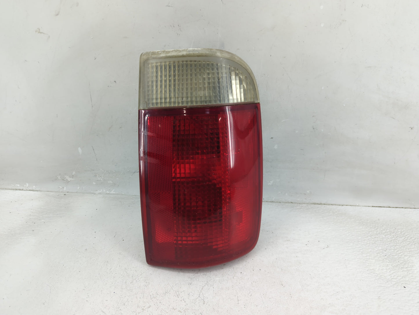 1996-2001 Oldsmobile Bravada Tail Light Assembly Driver Left OEM P/N:16518499 Fits OEM Used Auto Parts - Oemusedautoparts1.c