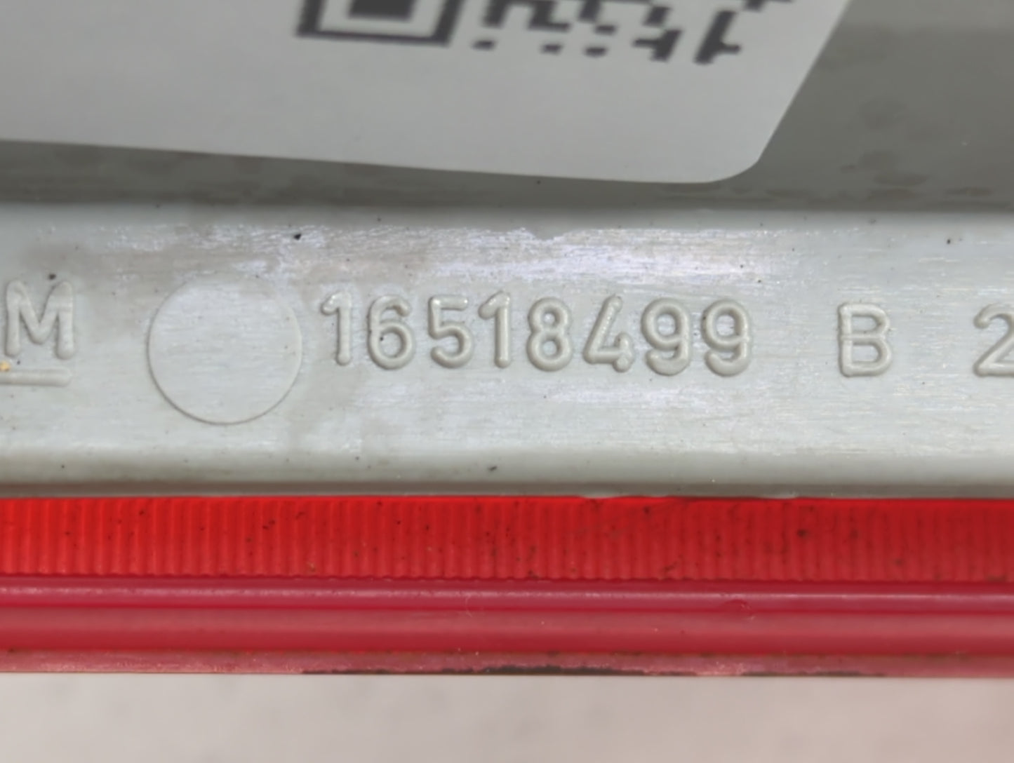 1996-2001 Oldsmobile Bravada Tail Light Assembly Driver Left OEM P/N:16518499 Fits OEM Used Auto Parts - Oemusedautoparts1.c