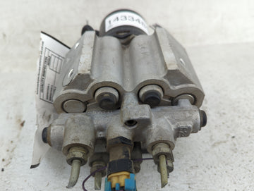 1998-1999 Oldsmobile Bravada Anti-Lock Brake ABS Pump Module Actuator OEM P/N:12765501 Fits Fits 1998 1999 OEM Used Auto Par