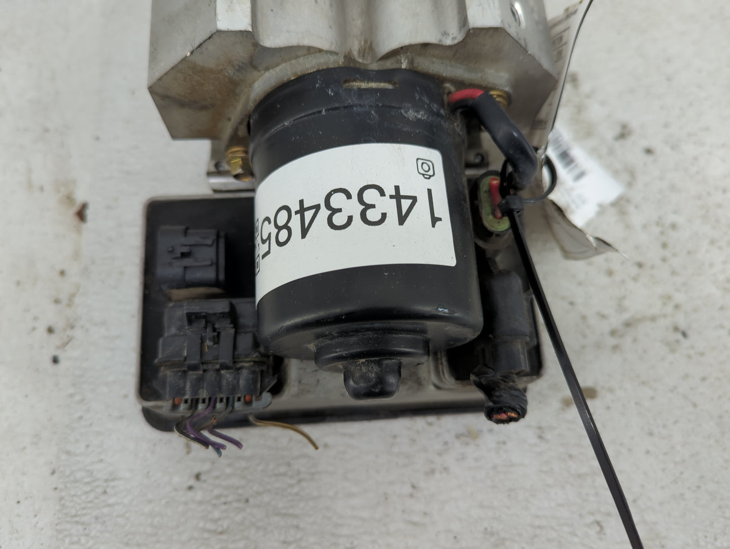 1998-1999 Oldsmobile Bravada ABS Pump Control Module Replacement P/N:12765501 Fits Fits 1998 1999 OEM Used Auto Parts - Oemu