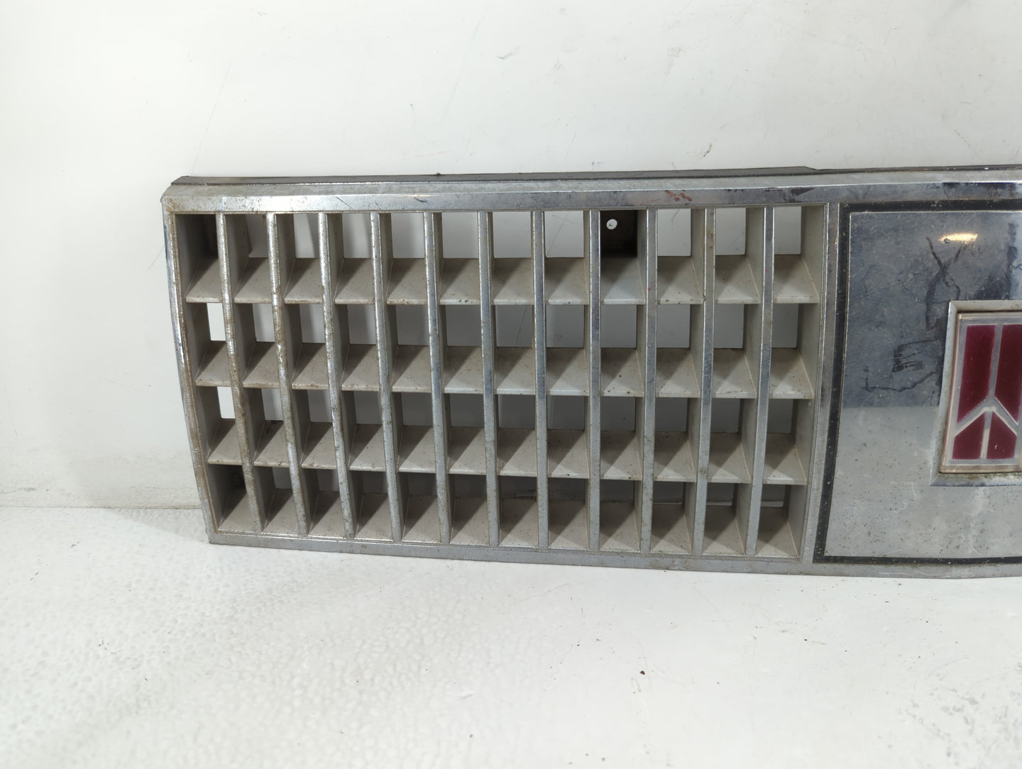 1997-1999 Oldsmobile Cutlass Front Grille Bumper Not Included - Oemusedautoparts1.com