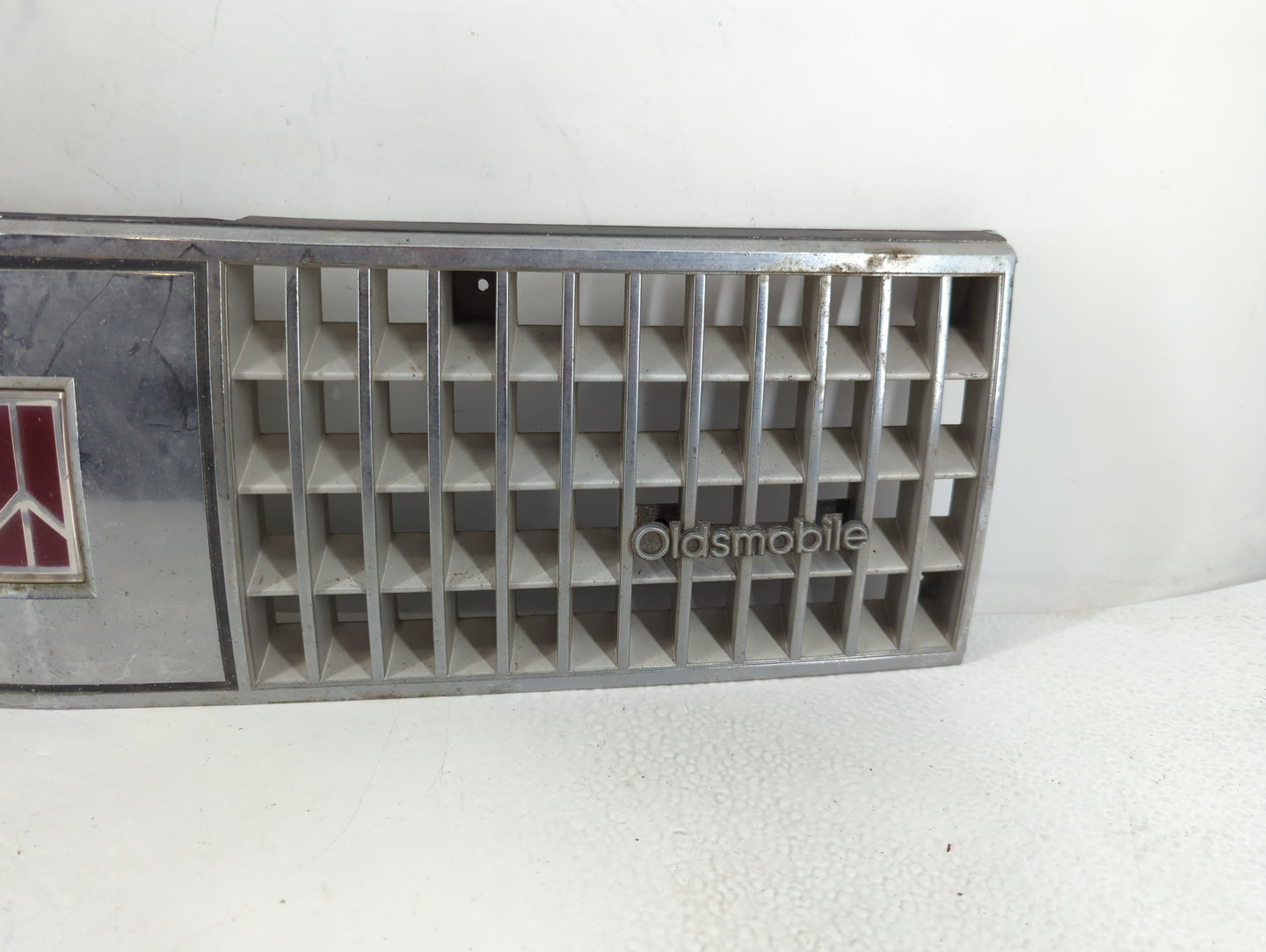 1997-1999 Oldsmobile Cutlass Front Grille Bumper Not Included - Oemusedautoparts1.com