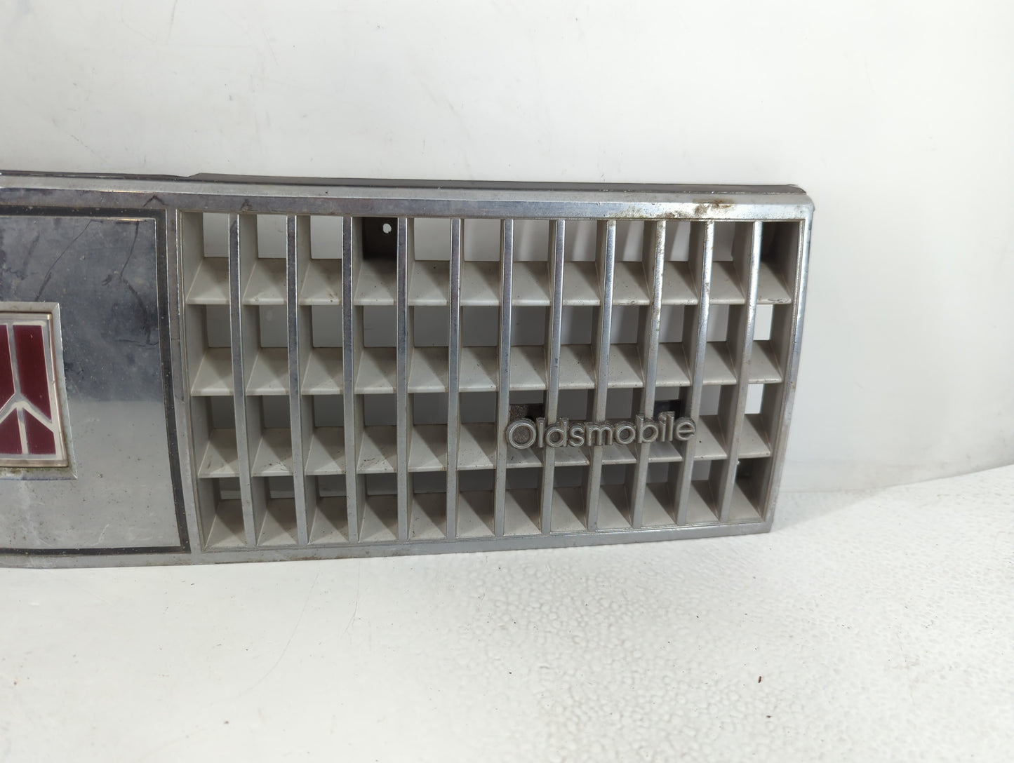 1997-1999 Oldsmobile Cutlass Front Grille Bumper Not Included - Oemusedautoparts1.com