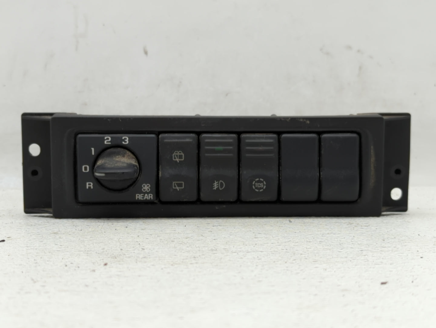 1998 Oldsmobile Silhouette Climate Control Module Temperature AC/Heater Replacement P/N:10252248 Fits OEM Used Auto Parts - 