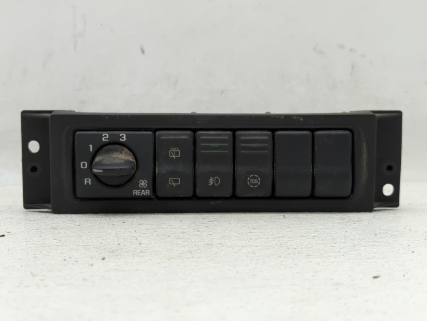 1998 Oldsmobile Silhouette Climate Control Module Temperature AC/Heater Replacement P/N:10252248 Fits OEM Used Auto Parts - 
