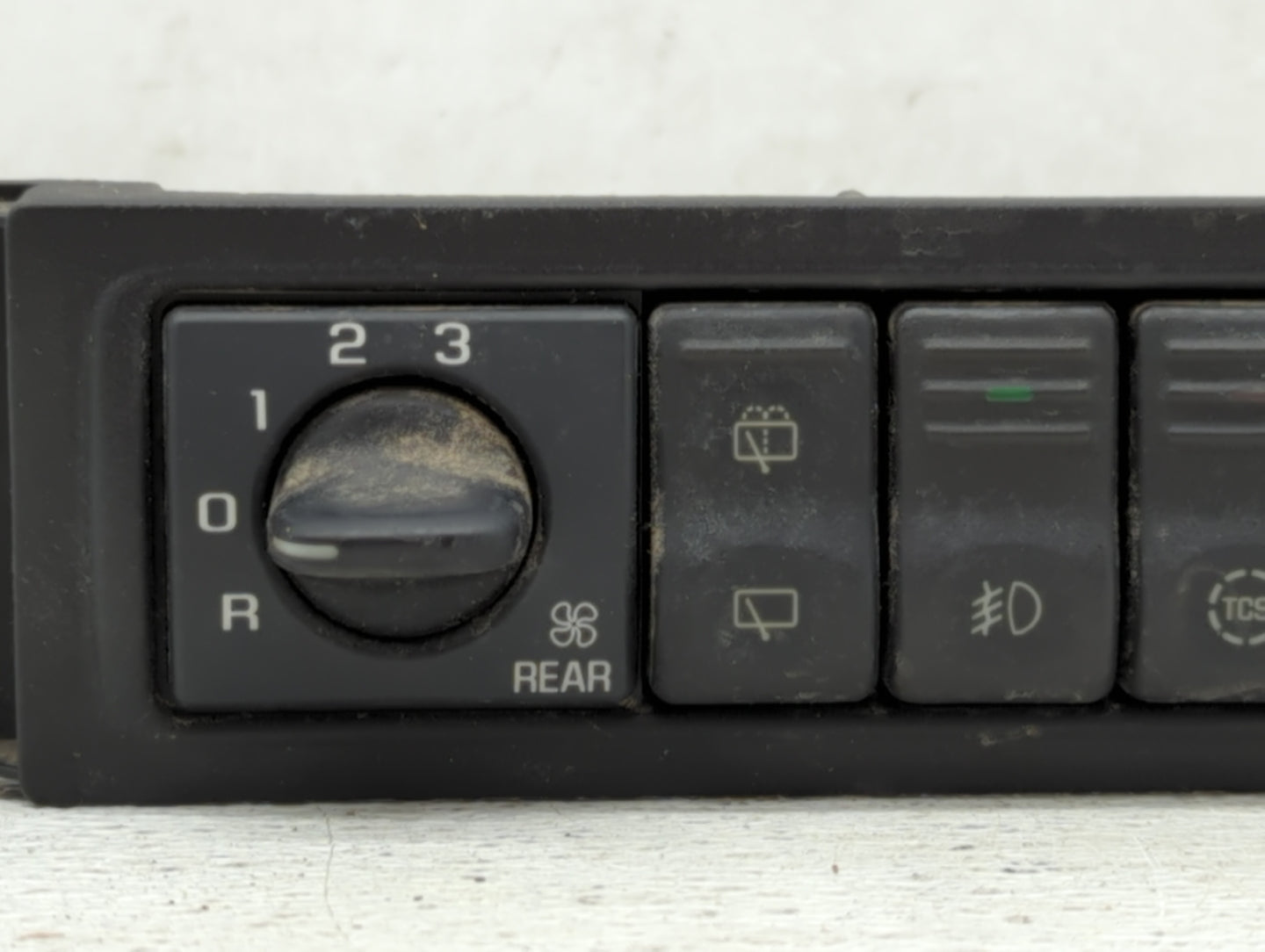 1998 Oldsmobile Silhouette Climate Control Module Temperature AC/Heater Replacement P/N:10252248 Fits OEM Used Auto Parts - 