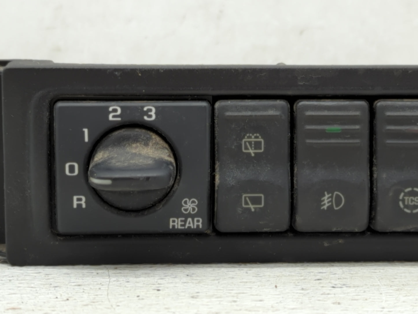1998 Oldsmobile Silhouette Climate Control Module Temperature AC/Heater Replacement P/N:10252248 Fits OEM Used Auto Parts - 