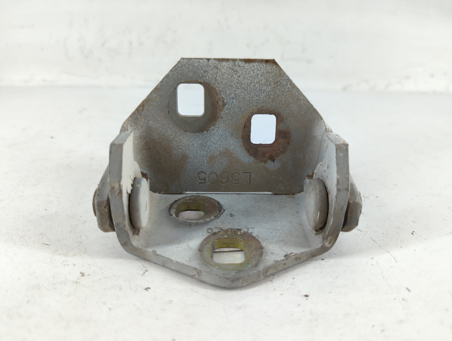 1998 Pontiac Firebird Driver Left Hood Hinge 686069 - Oemusedautoparts1.com