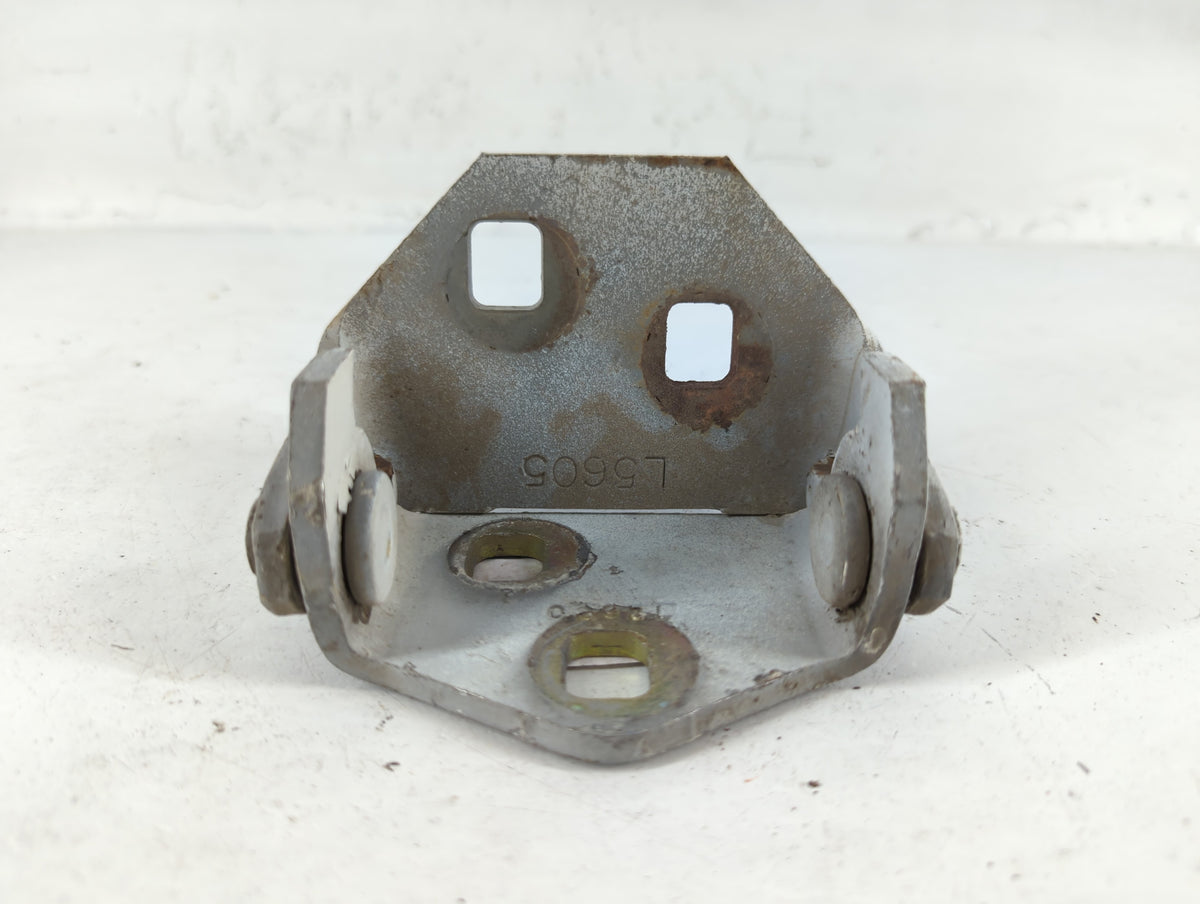 1998 Pontiac Firebird Driver Left Hood Hinge 686069 - Oemusedautoparts1.com