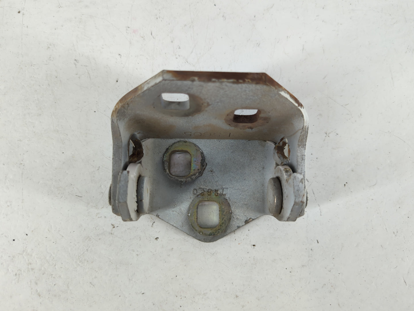 1998 Pontiac Firebird Driver Left Hood Hinge 686069 - Oemusedautoparts1.com