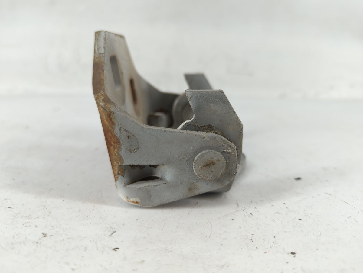 1998 Pontiac Firebird Driver Left Hood Hinge 686069 - Oemusedautoparts1.com