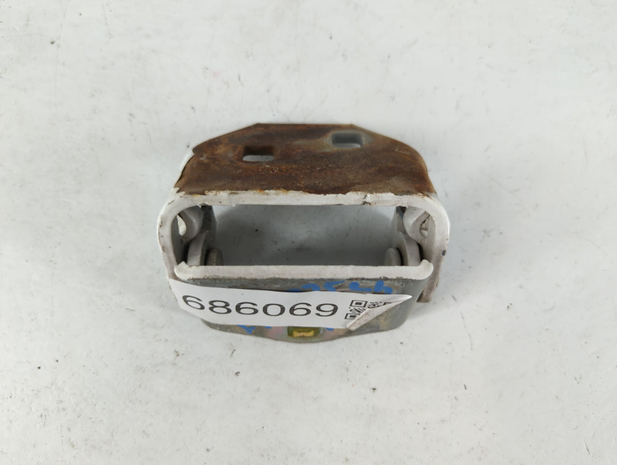 1998 Pontiac Firebird Driver Left Hood Hinge 686069 - Oemusedautoparts1.com