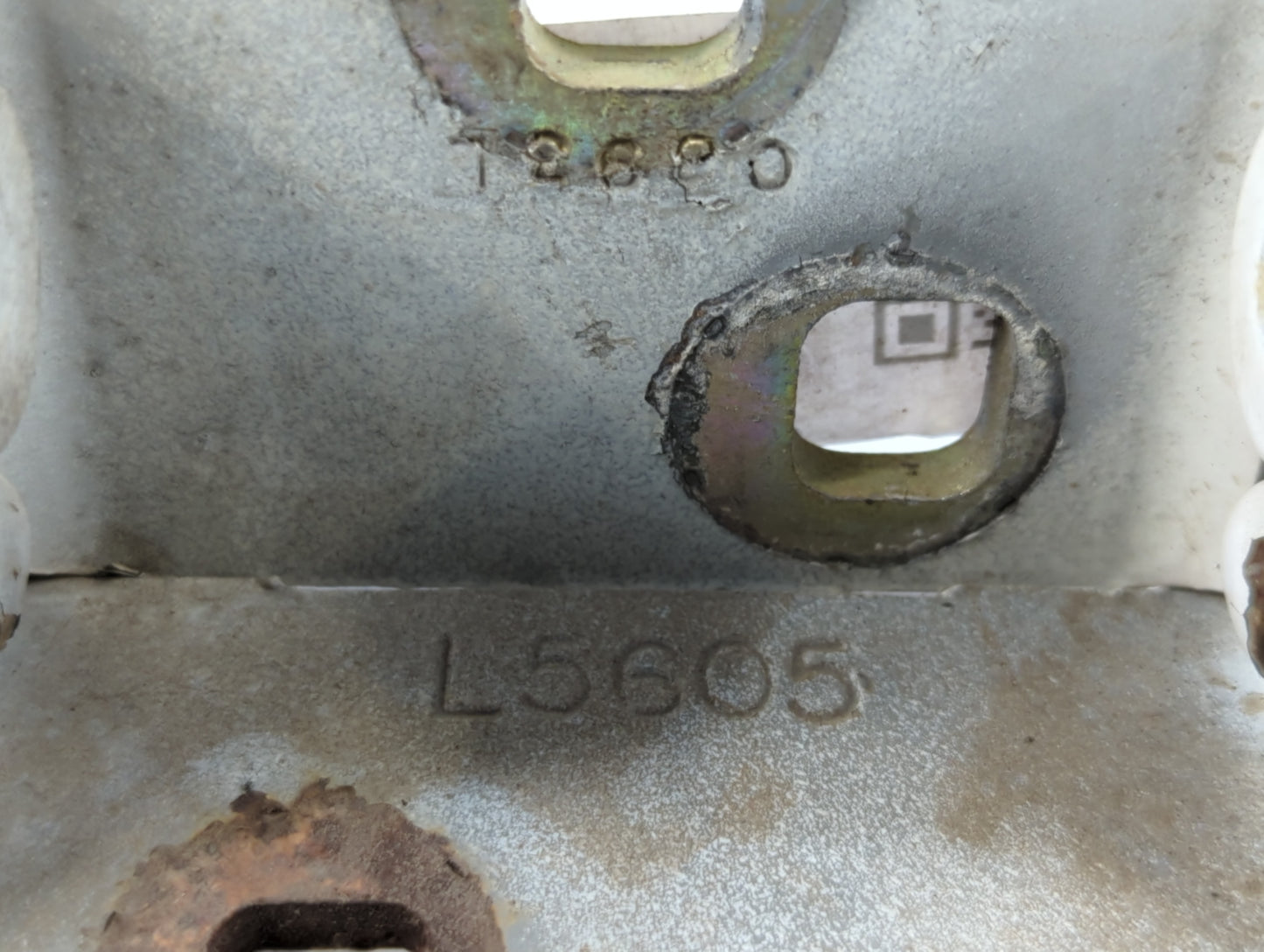 1998 Pontiac Firebird Driver Left Hood Hinge 686069 - Oemusedautoparts1.com