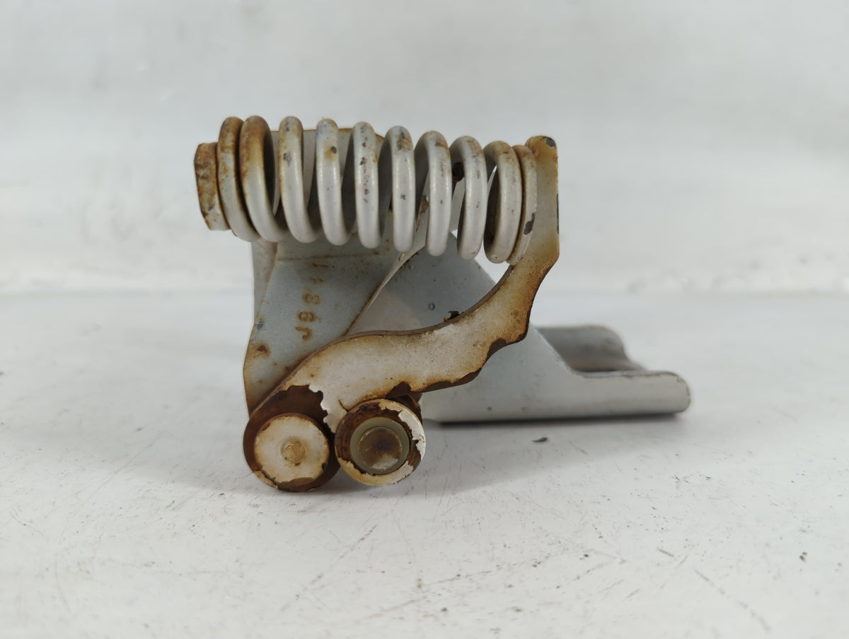 1998 Pontiac Firebird Driver Left Hood Hinge 686071 - Oemusedautoparts1.com