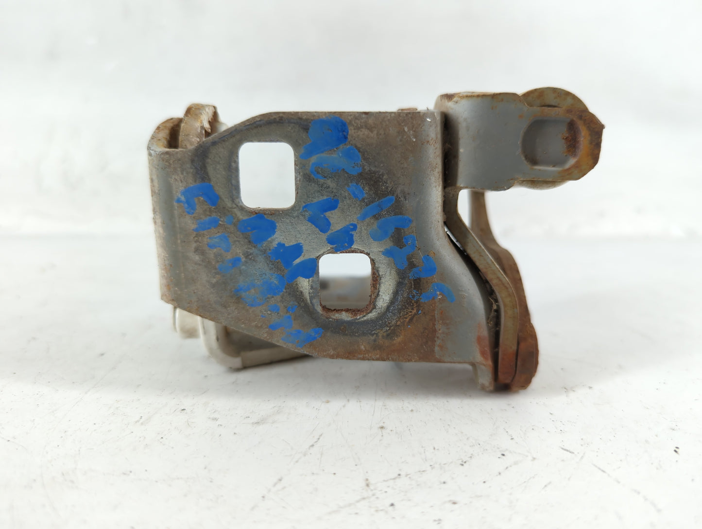 1998 Pontiac Firebird Driver Left Hood Hinge 686071 - Oemusedautoparts1.com