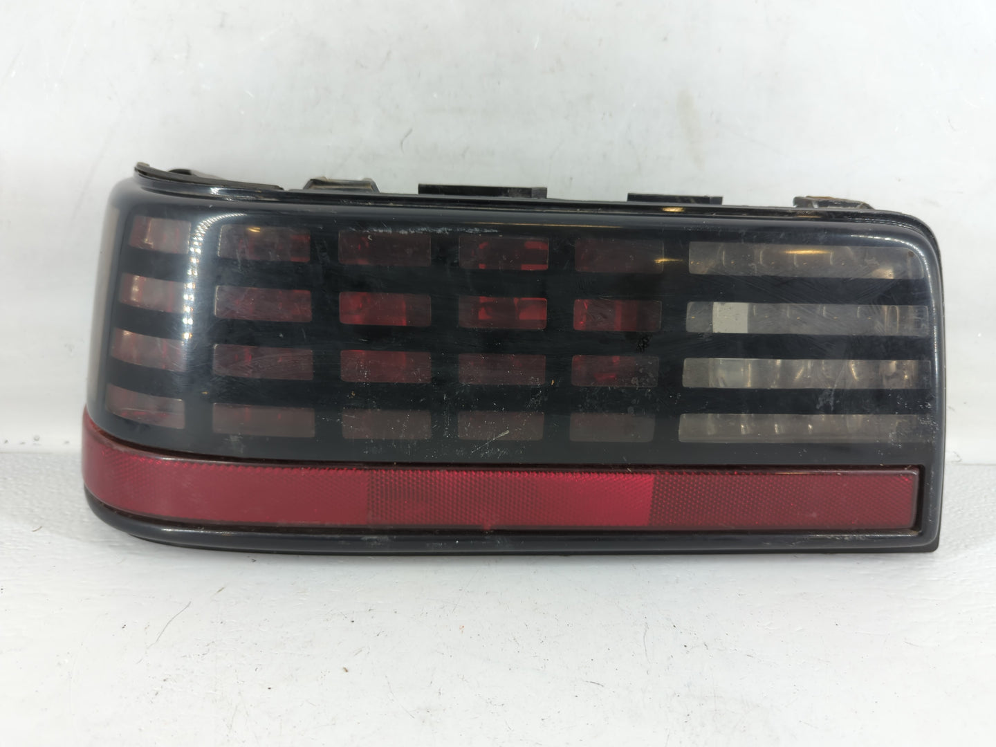 1996-1998 Pontiac Grand Am Tail Light Assembly Driver Left OEM P/N:16509865 Fits Fits 1996 1997 1998 OEM Used Auto Parts - O