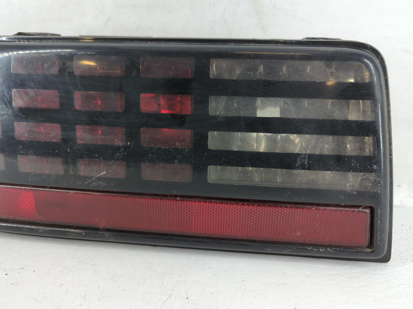 1996-1998 Pontiac Grand Am Tail Light Assembly Driver Left OEM P/N:16509865 Fits Fits 1996 1997 1998 OEM Used Auto Parts - O