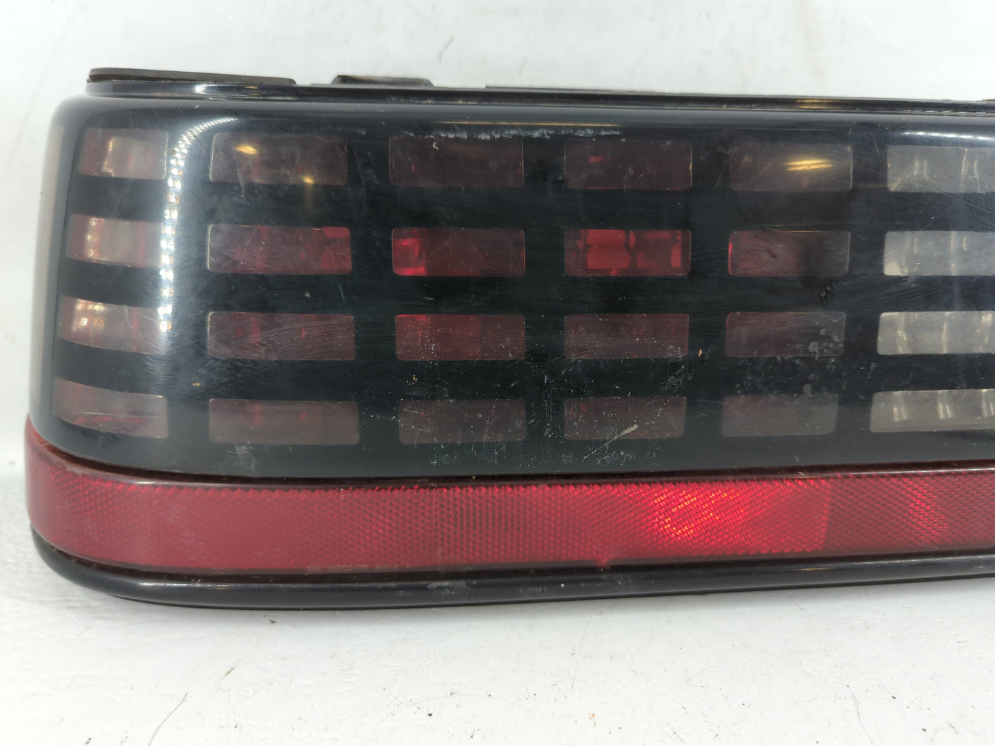 1996-1998 Pontiac Grand Am Tail Light Assembly Driver Left OEM P/N:16509865 Fits Fits 1996 1997 1998 OEM Used Auto Parts - O