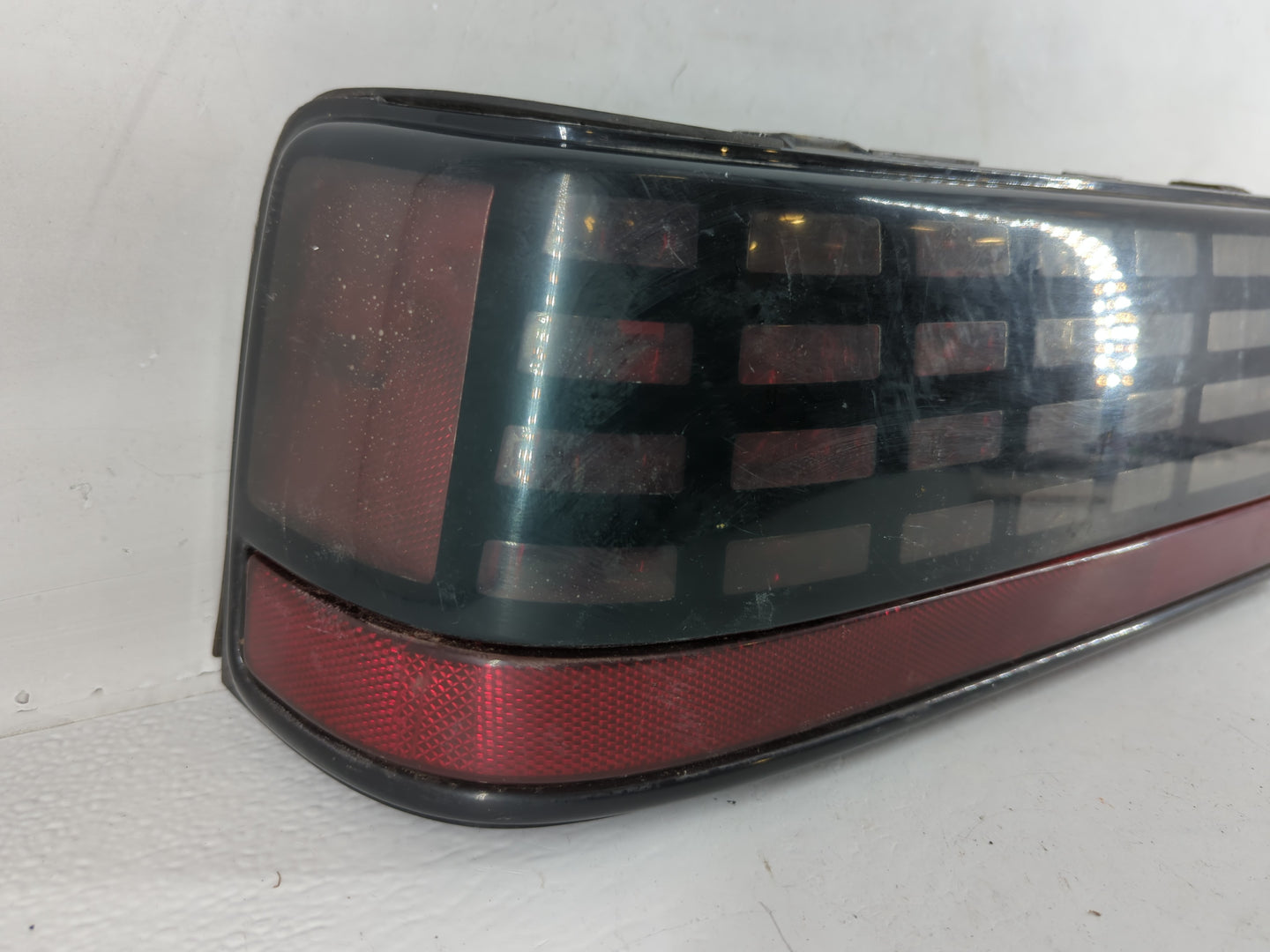 1996-1998 Pontiac Grand Am Tail Light Assembly Driver Left OEM P/N:16509865 Fits Fits 1996 1997 1998 OEM Used Auto Parts - O