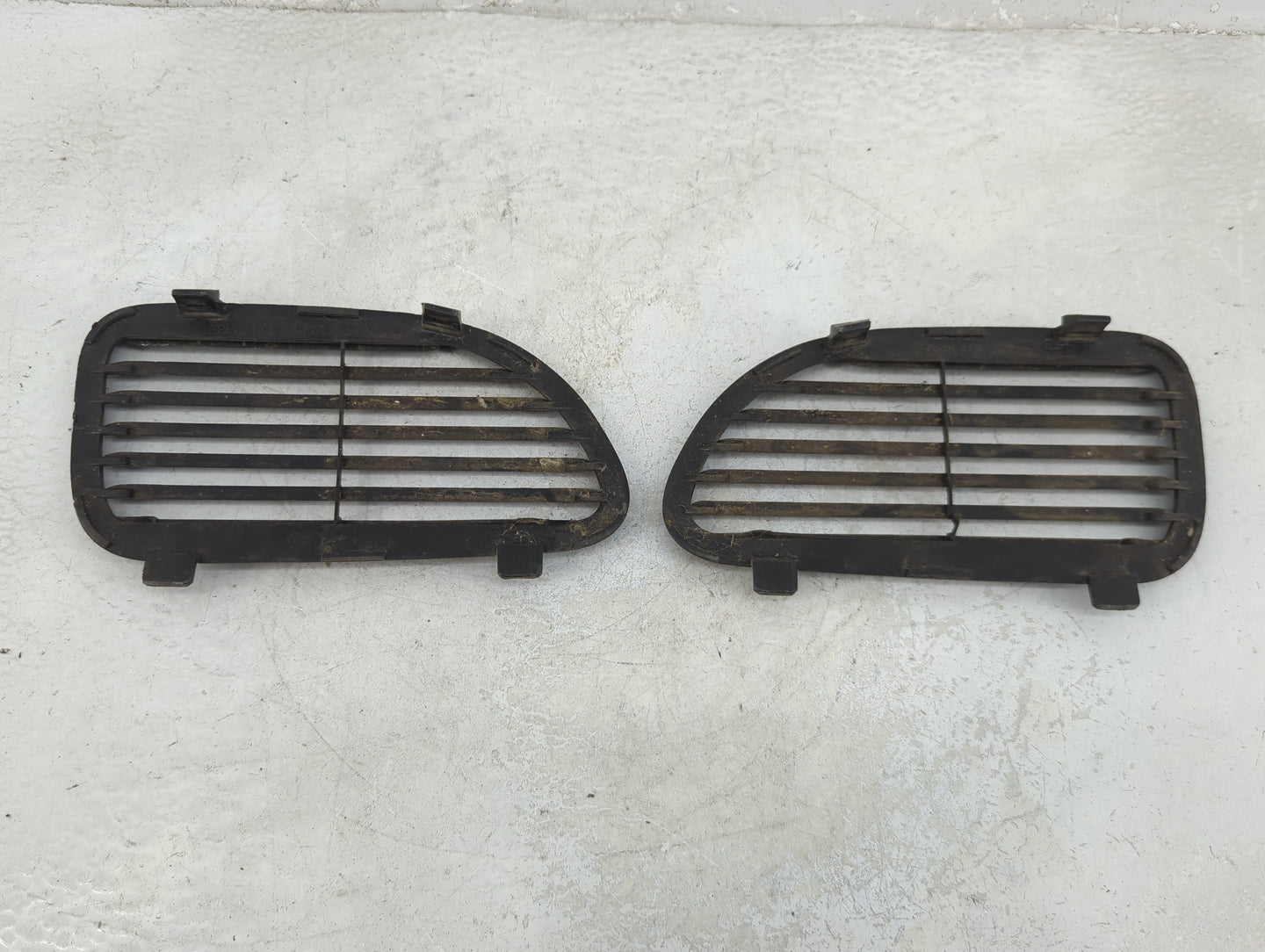 1996-1998 Pontiac Grand Am Front Grille Bumper Not Included - Oemusedautoparts1.com