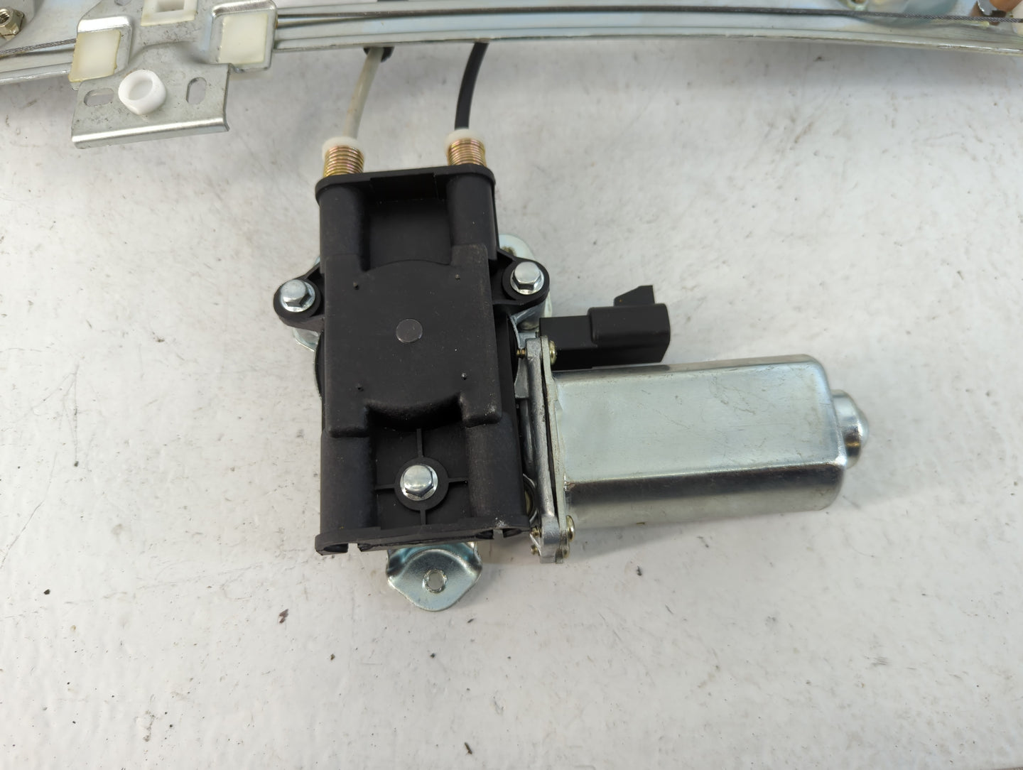 1997-2002 Pontiac Grand Prix Driver Left Front Window Regulator - Oemusedautoparts1.com