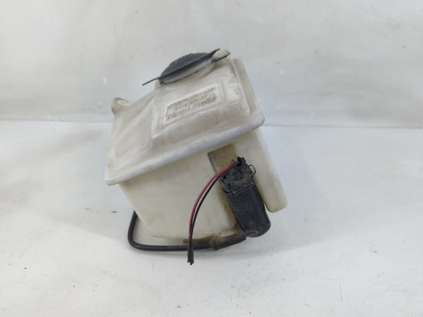 1998 Saturn Sl Windshield Washer Fluid Reservoir Bottle Oem - Oemusedautoparts1.com