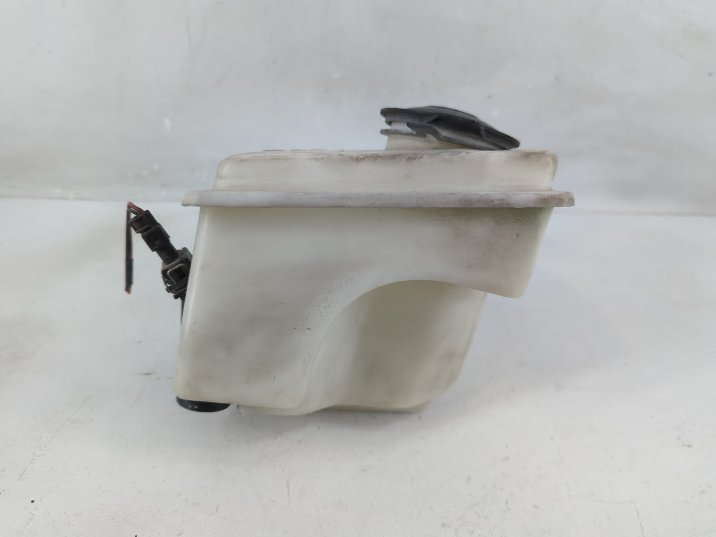 1998 Saturn Sl Windshield Washer Fluid Reservoir Bottle Oem - Oemusedautoparts1.com