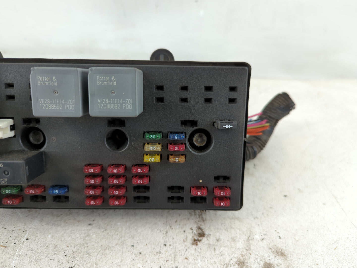 1998 Saturn Sw2 Fusebox Fuse Box Panel Relay Module Fits OEM Used Auto Parts - Oemusedautoparts1.com