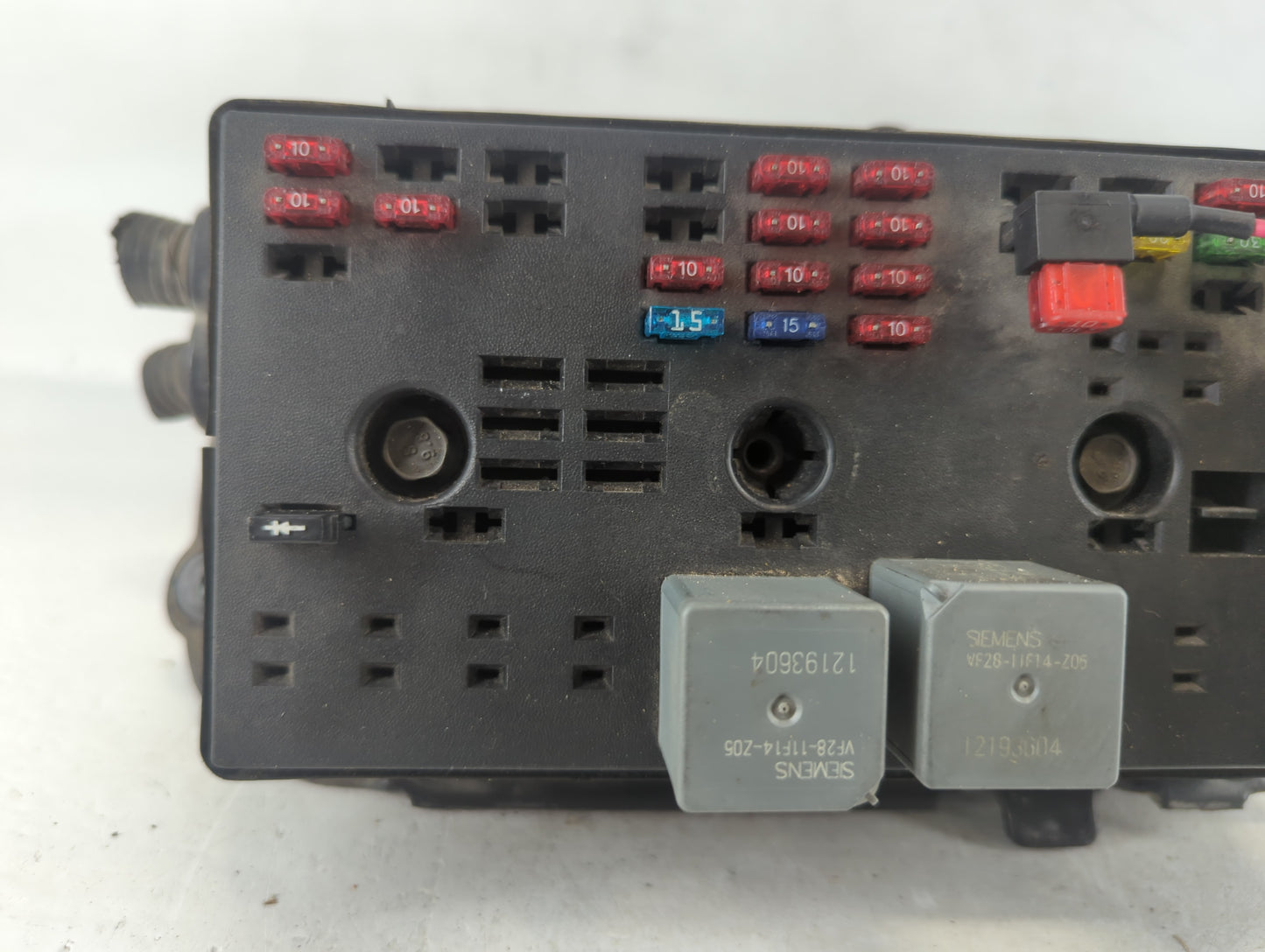 1998 Saturn Sw2 Fusebox Fuse Box Panel Relay Module Fits OEM Used Auto Parts - Oemusedautoparts1.com