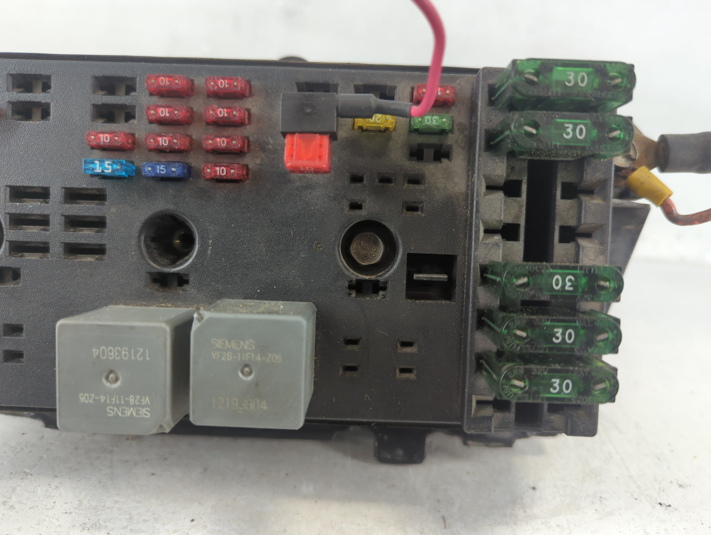 1998 Saturn Sw2 Fusebox Fuse Box Panel Relay Module Fits OEM Used Auto Parts - Oemusedautoparts1.com