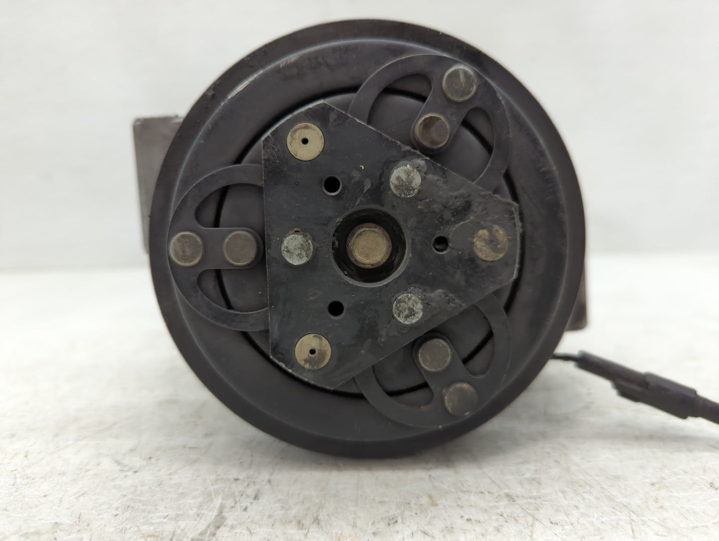 1995-1999 Subaru Legacy Air Conditioning A/c Ac Compressor Oem - Oemusedautoparts1.com