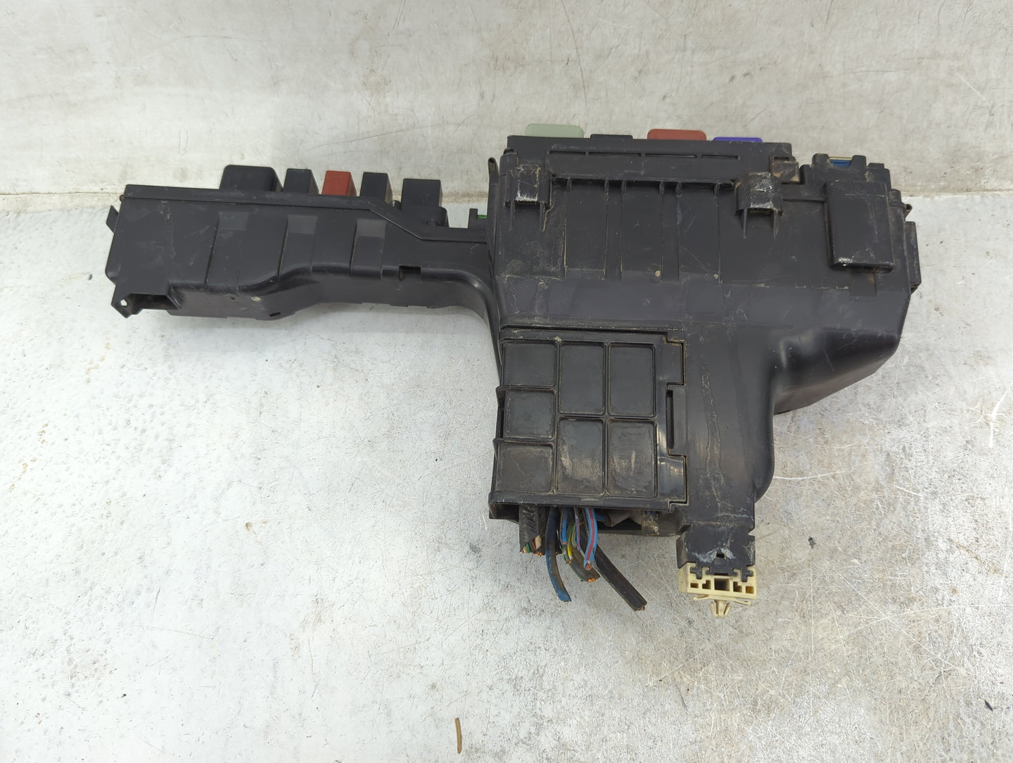 1998 Toyota Camry Fusebox Fuse Box Panel Relay Module P/N:90987-04002 056700-6780 Fits OEM Used Auto Parts - Oemusedautopart