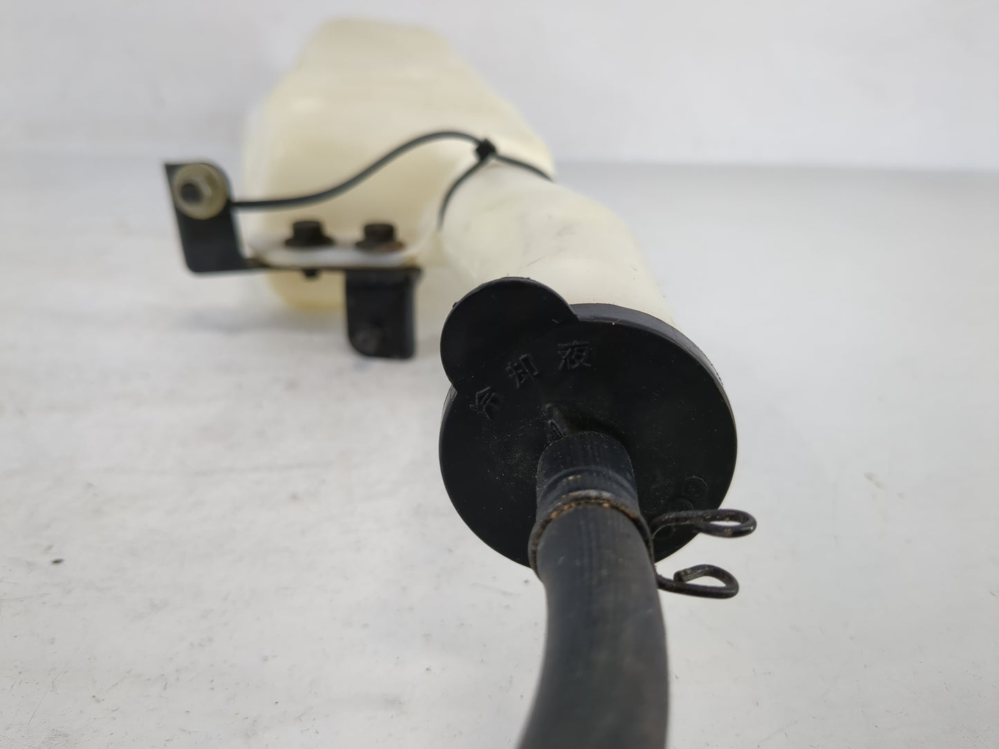 1998-2002 Toyota Corolla Radiator Coolant Overflow Expansion Tank Bottle - Oemusedautoparts1.com