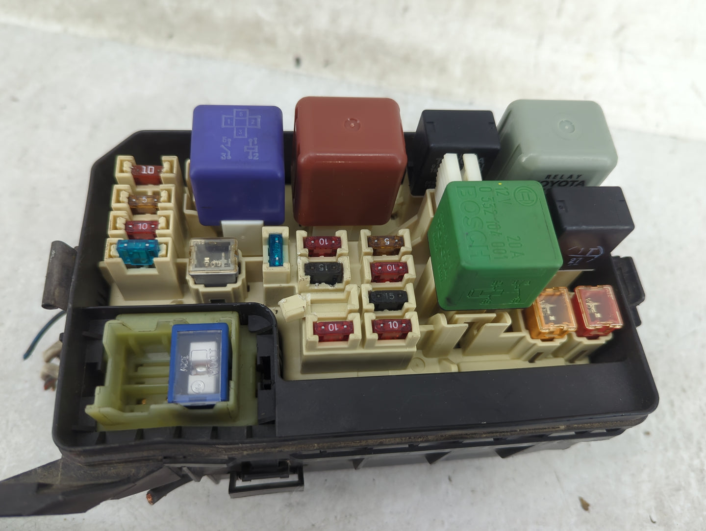 1998 Toyota Corolla Fusebox Fuse Box Panel Relay Module P/N:82672-02050 Fits OEM Used Auto Parts - Oemusedautoparts1.com