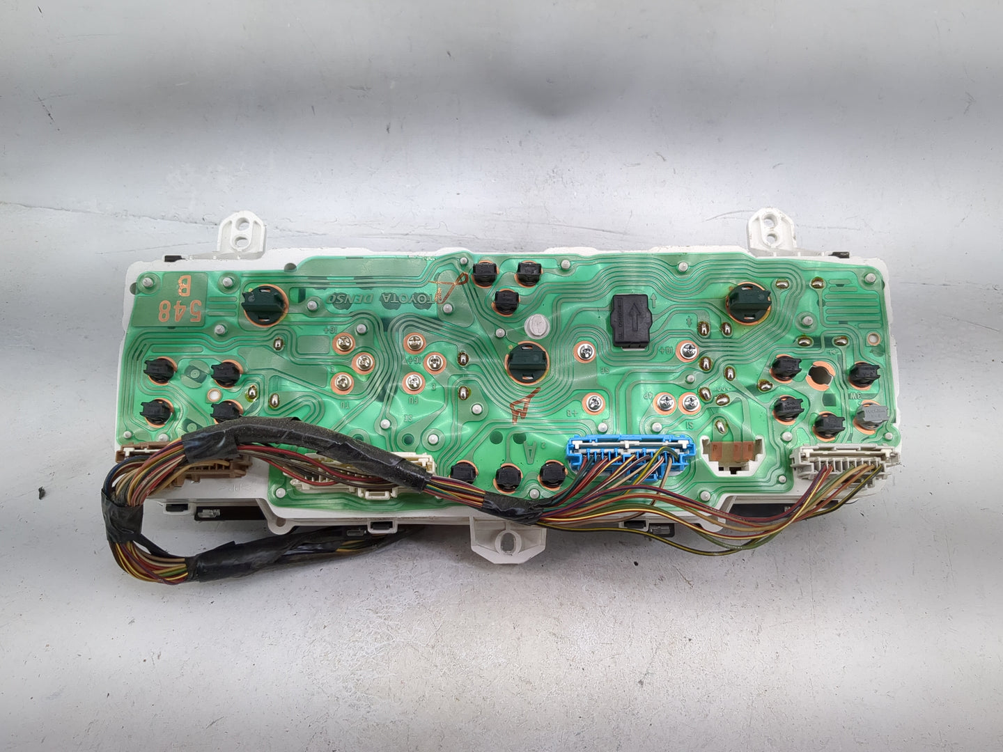 1998-2002 Toyota Corolla Instrument Cluster Speedometer Gauges P/N:83800-02120-00 TN157380-1020 Miles: Fits OEM Used Auto Pa